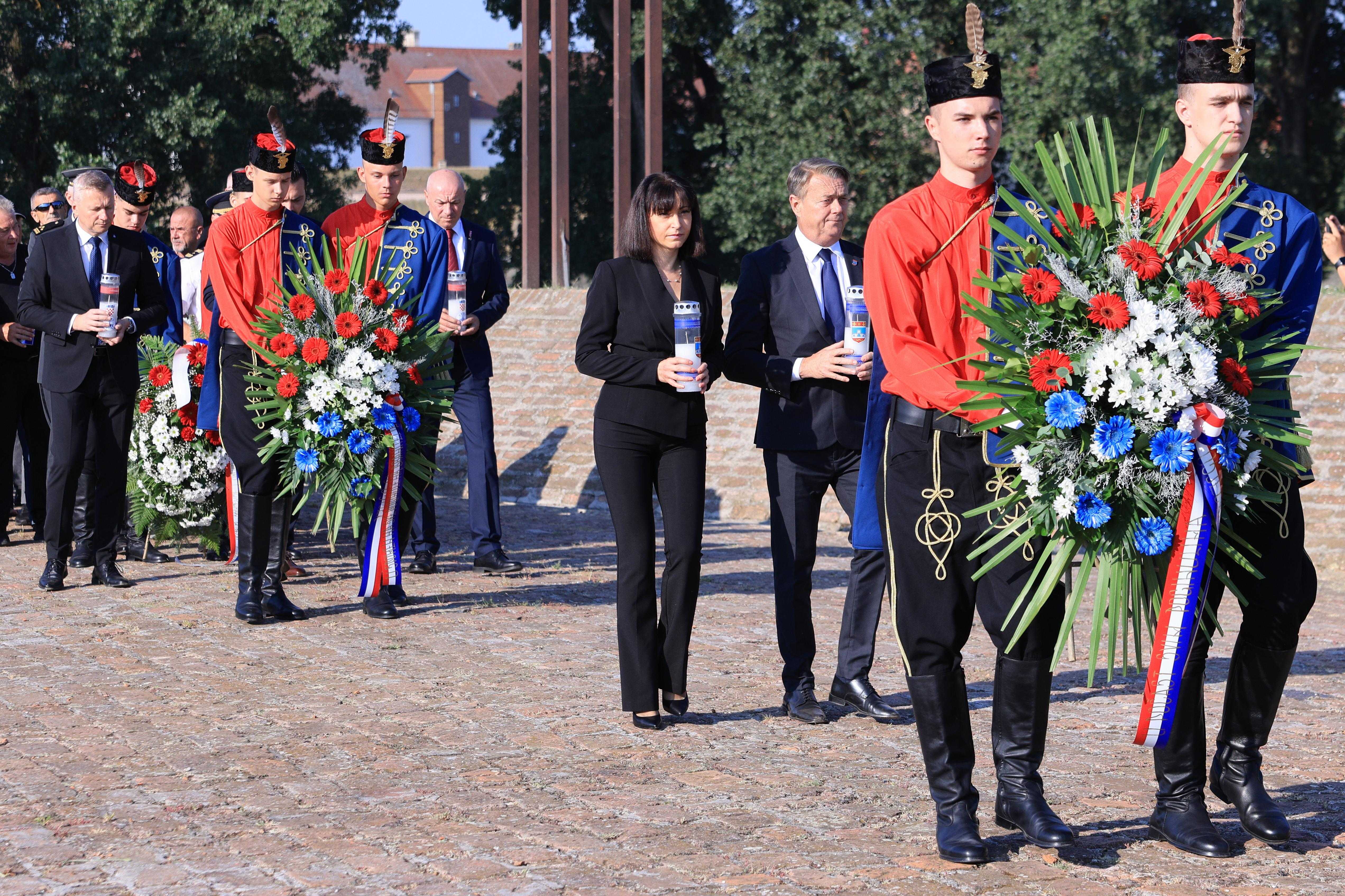 Polaganje vijenaca povodom Dana pobjede i domovinske zahvalnosti te Dana hrvatskih branitelja