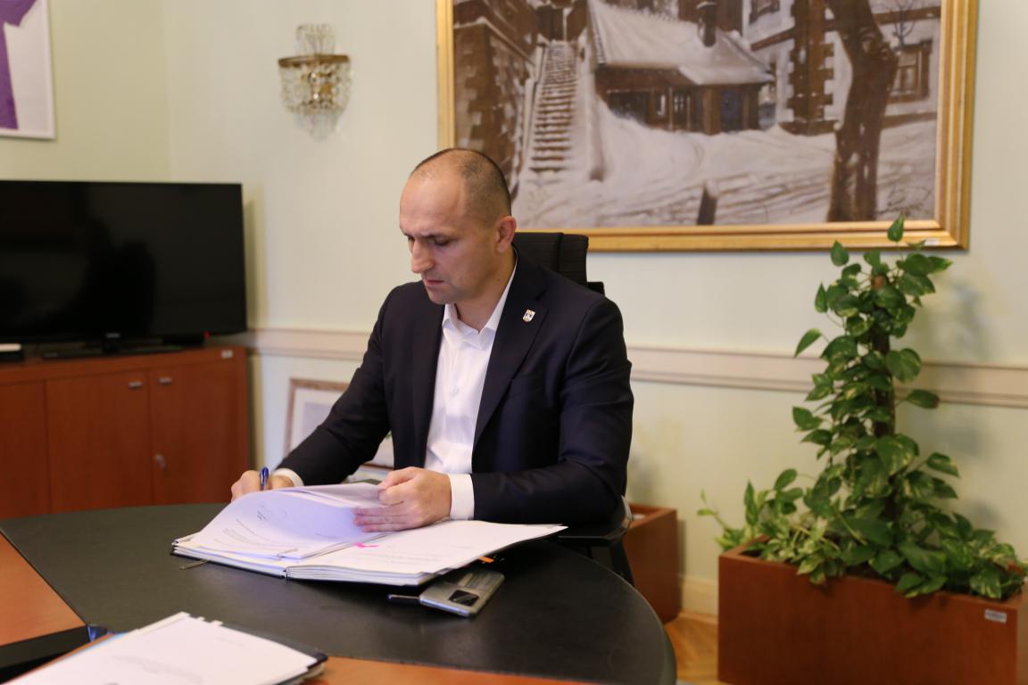 Isplaćene stipendije učenicima i studentima