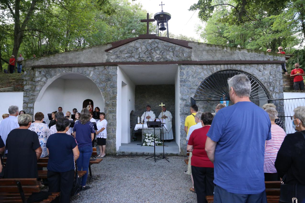 Blagdansko misno slavlje u svetištu Marije Lurdske u Popovcu