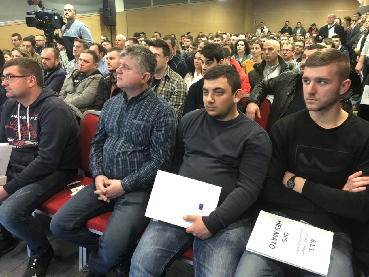 Konkretne mjere i novac za mlade poljoprivrednike