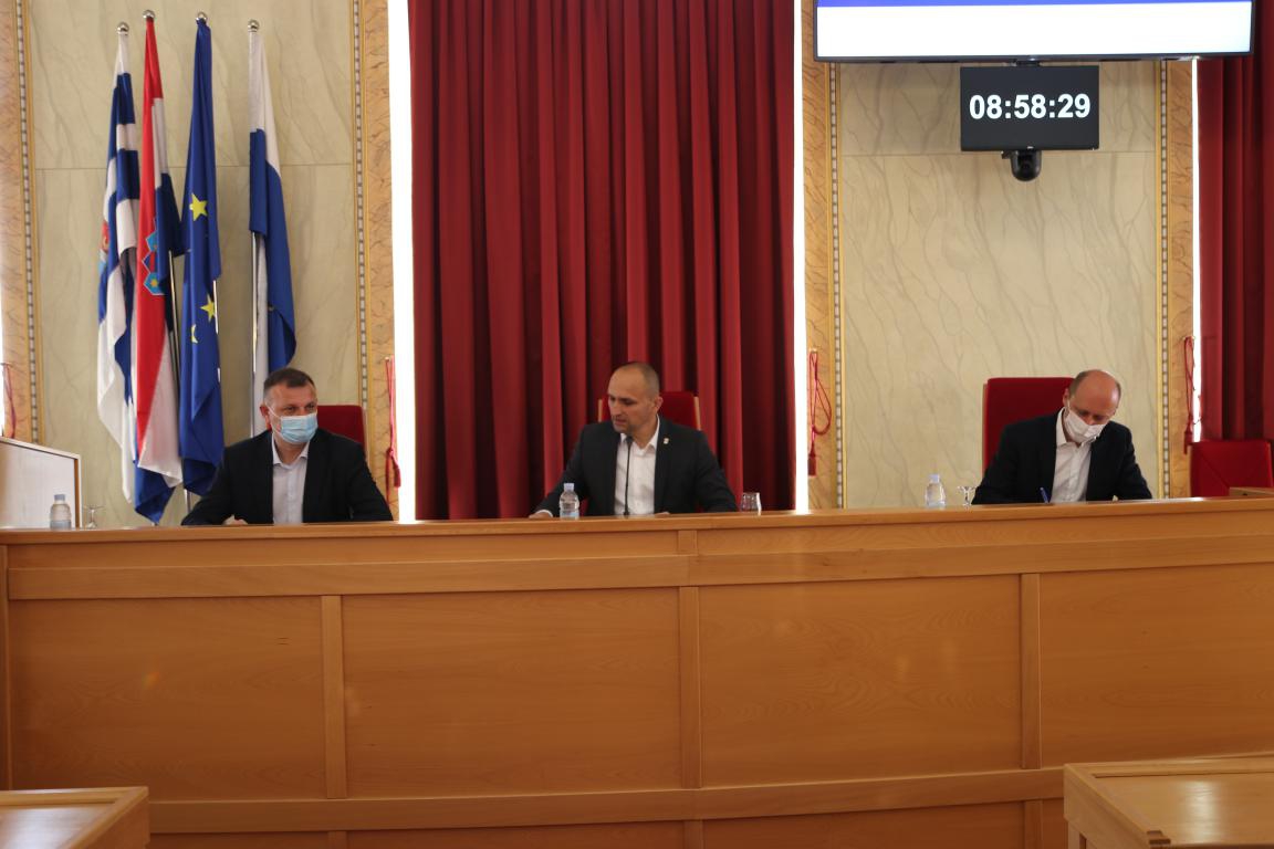 Župan Anušić održao radni sastanak s pročelnicima i ravnateljima županijskih agencija