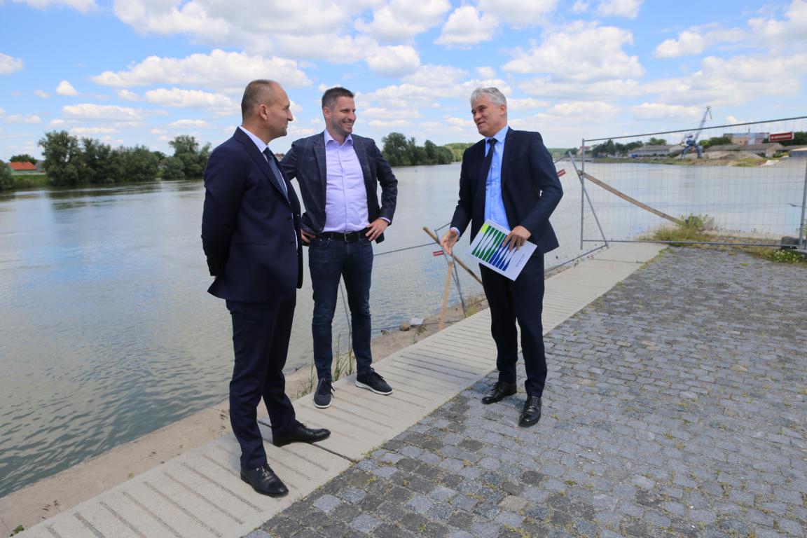 Župan Ivan Anušić obišao radove na izgradnji šetnice prema Donjem gradu