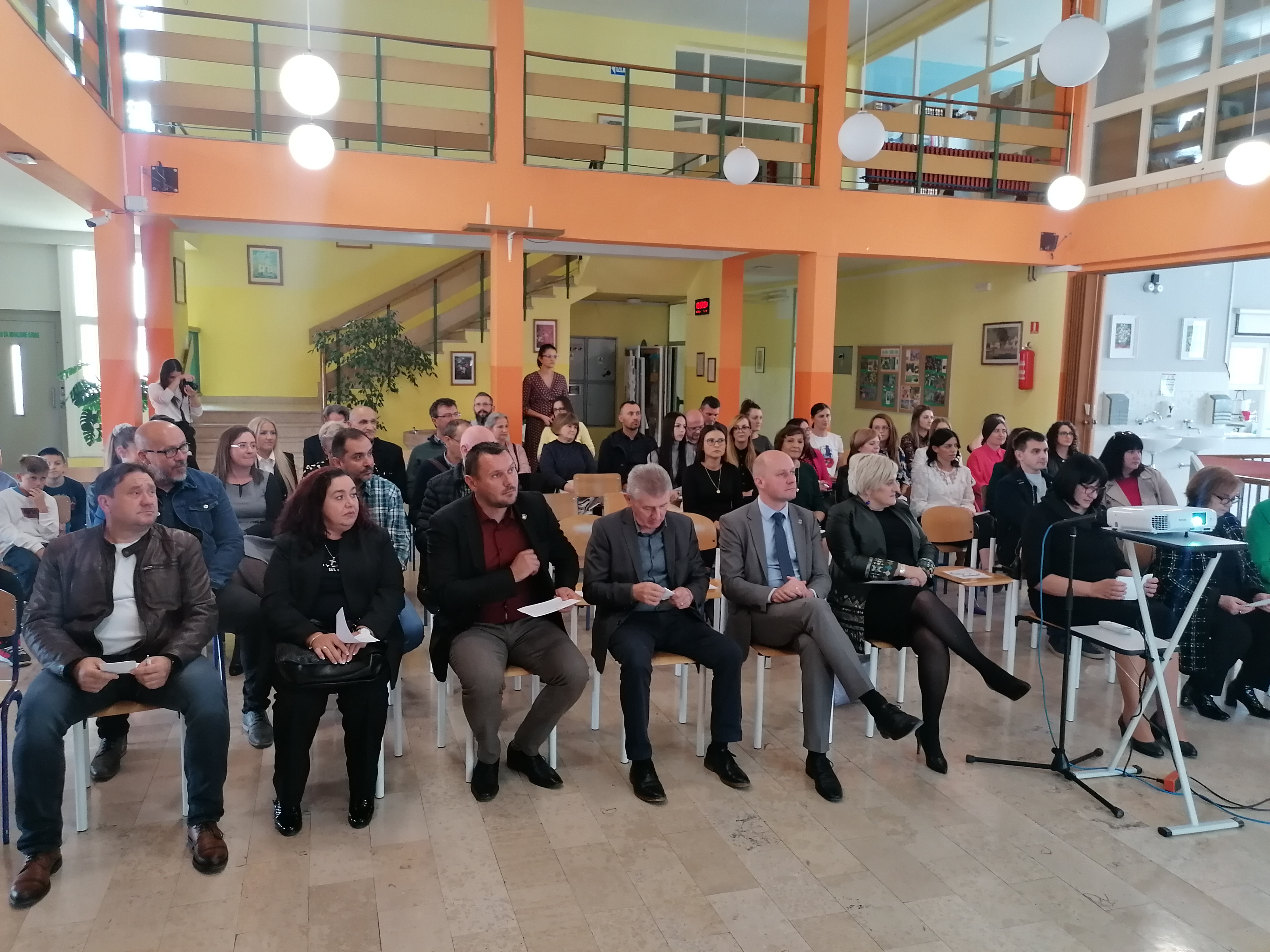 U OŠ Josipa Kozarca iz Semeljaca provodi se vrijedan projekt "STEM - moje obrazovanje"