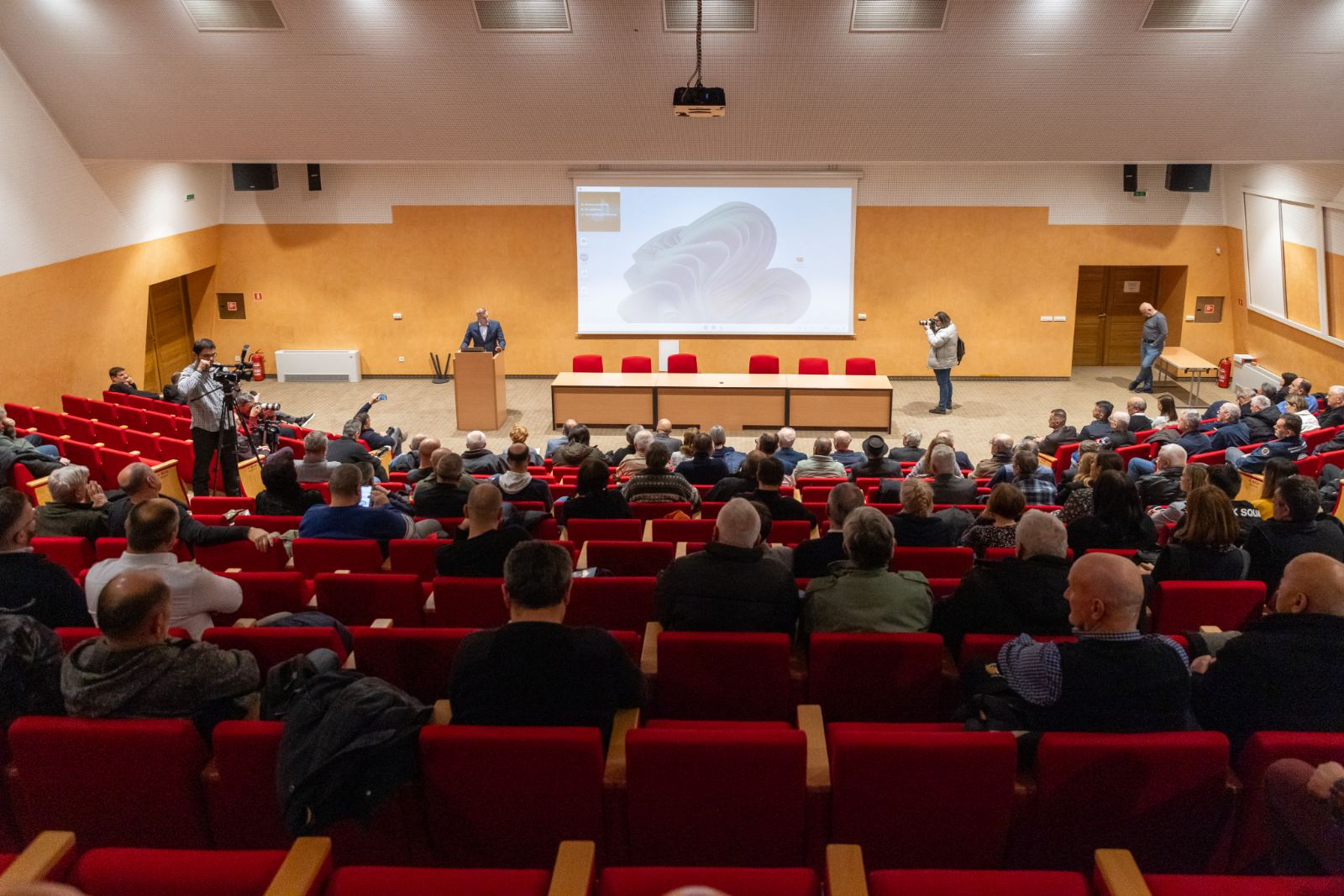 Osječka premijera filma Jakova Sedlara "Ni oprostiti ni zaboraviti - Poruke naših očeva"