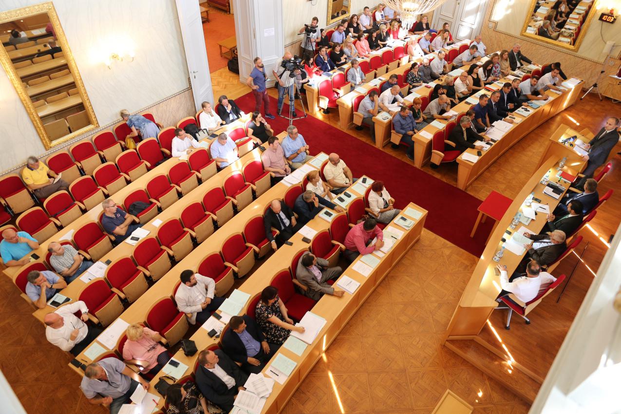 Srednja škola u Donjem Miholjcu, RRA i HNK-a u Osijeku glavne teme sjednice Županijske skupštine