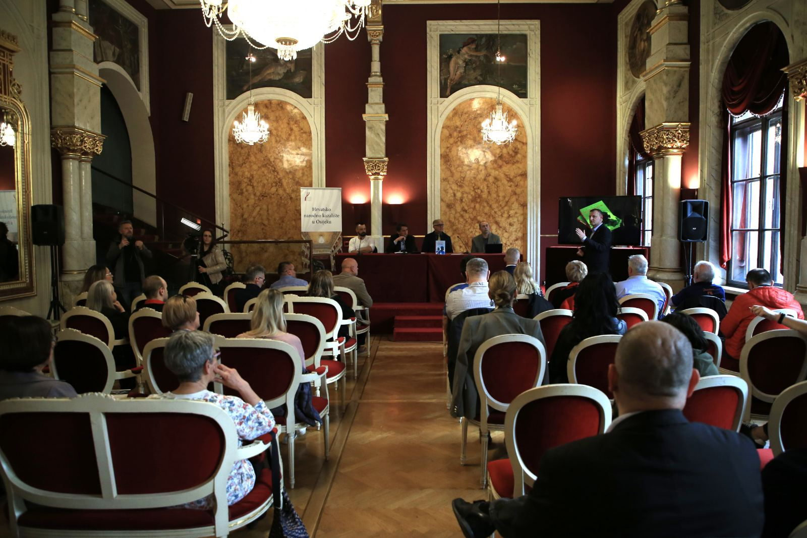 Pandemija COVID-19 i rat Rusije protiv Ukrajine