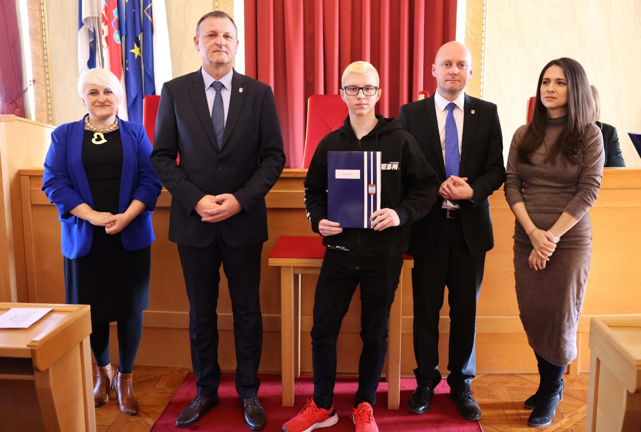 Osječko-baranjska županija odobrila stipendije za 160 učenika i studenata