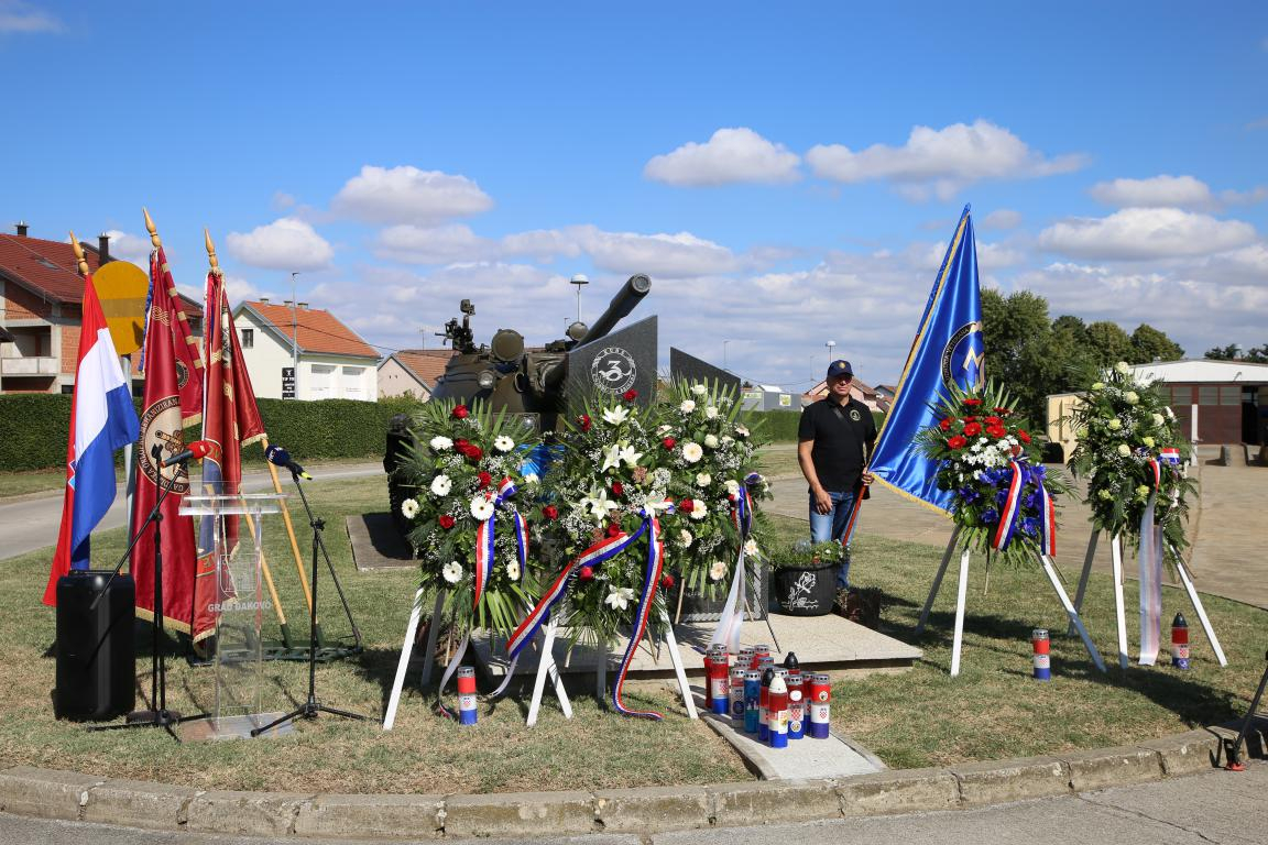 U Đakovu otkrivena spomen ploča poginulim braniteljima 2. pješačke bojne 3. gardijske brigade Kune