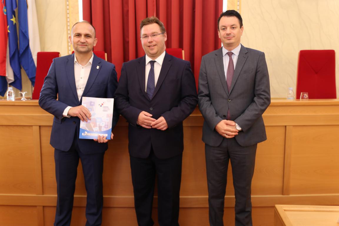 Uručeni ugovori za Osječko-baranjsku županiju u vrijednosti većoj od 124 milijuna kuna