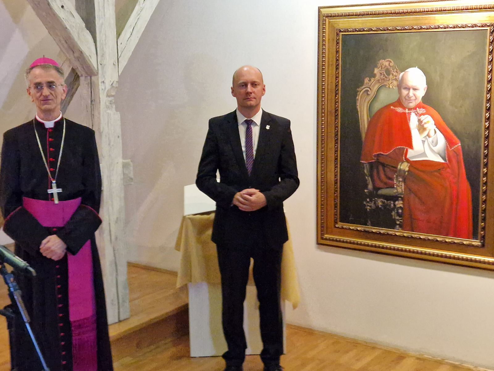 Izložbom fotografija u Đakovu obilježena 20. obljetnica pohoda pape Ivana Pavla II. Hrvatskoj