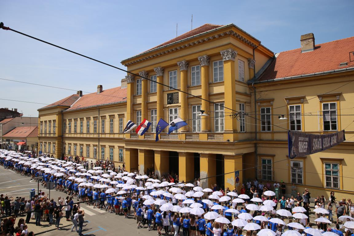 Maturanti se u petak u podne Quadrillom opraštaju od srednje škole