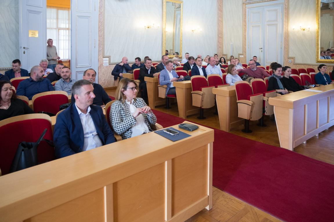 Zbrinjavanje napuštenih pasa u središtu koordinacije grado/načelnika