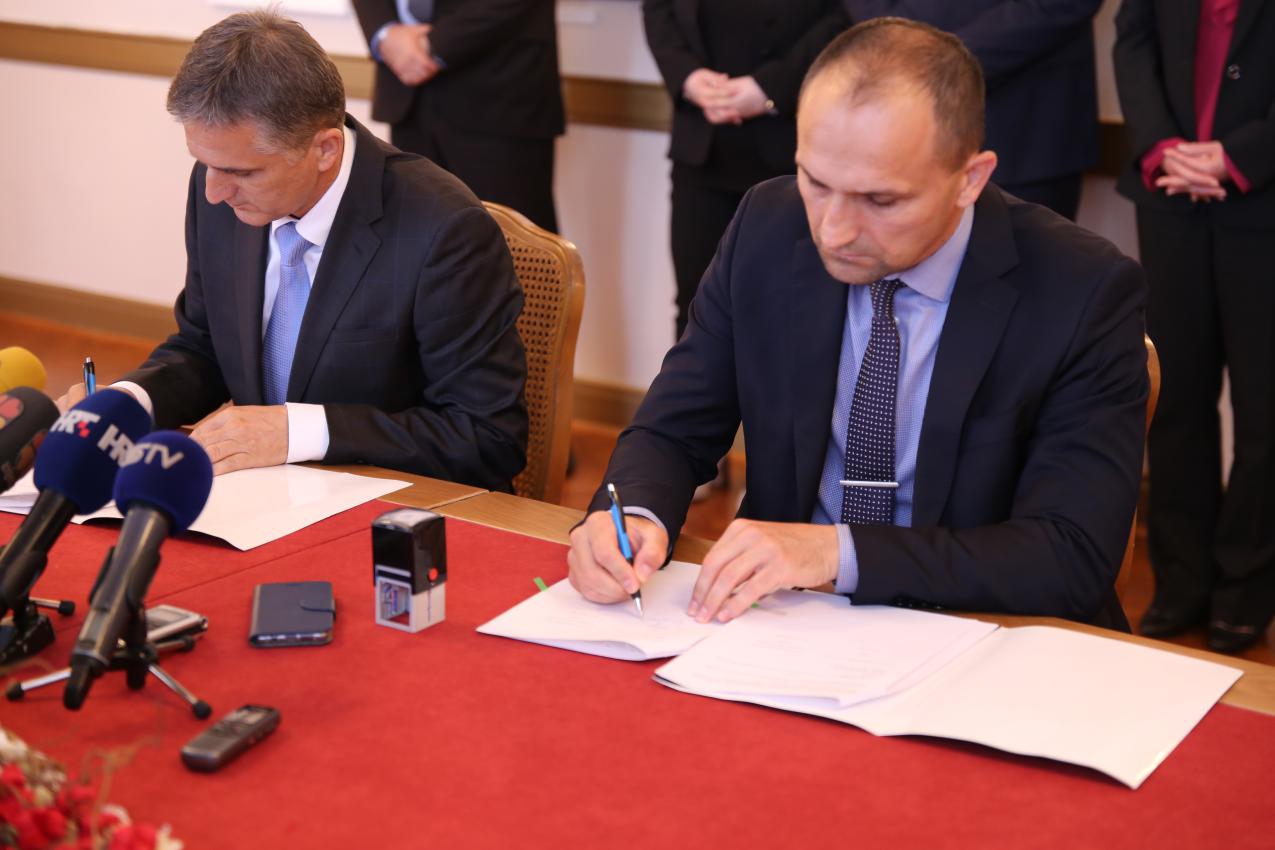 Ugovorima o korištenju omogućava se (i) obnova secesijskih zgrada