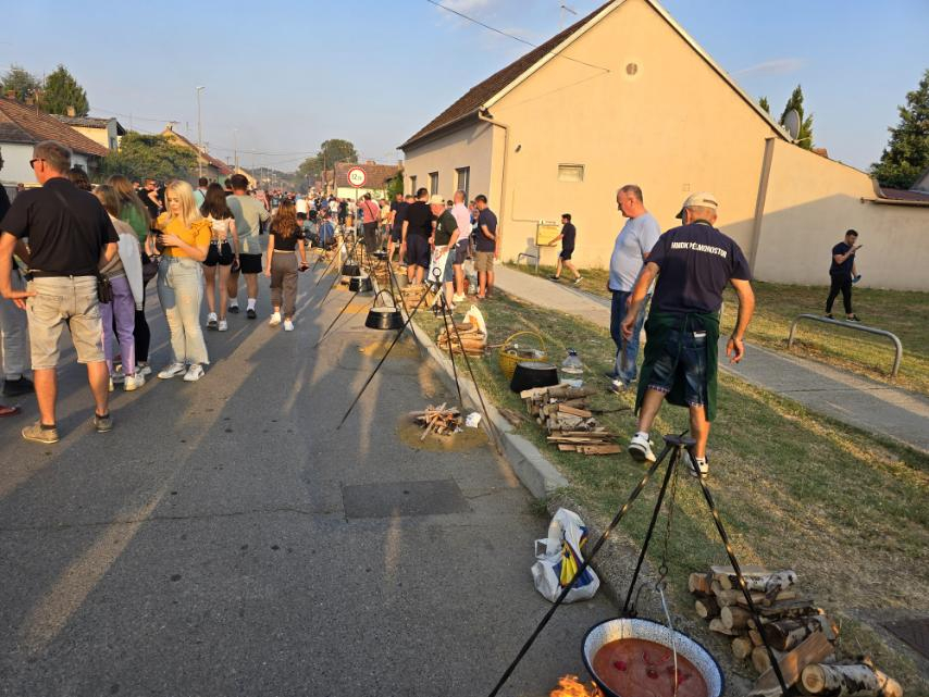 U Belom Manastiru fiš se pripremao u rekordnih 230 kotlića