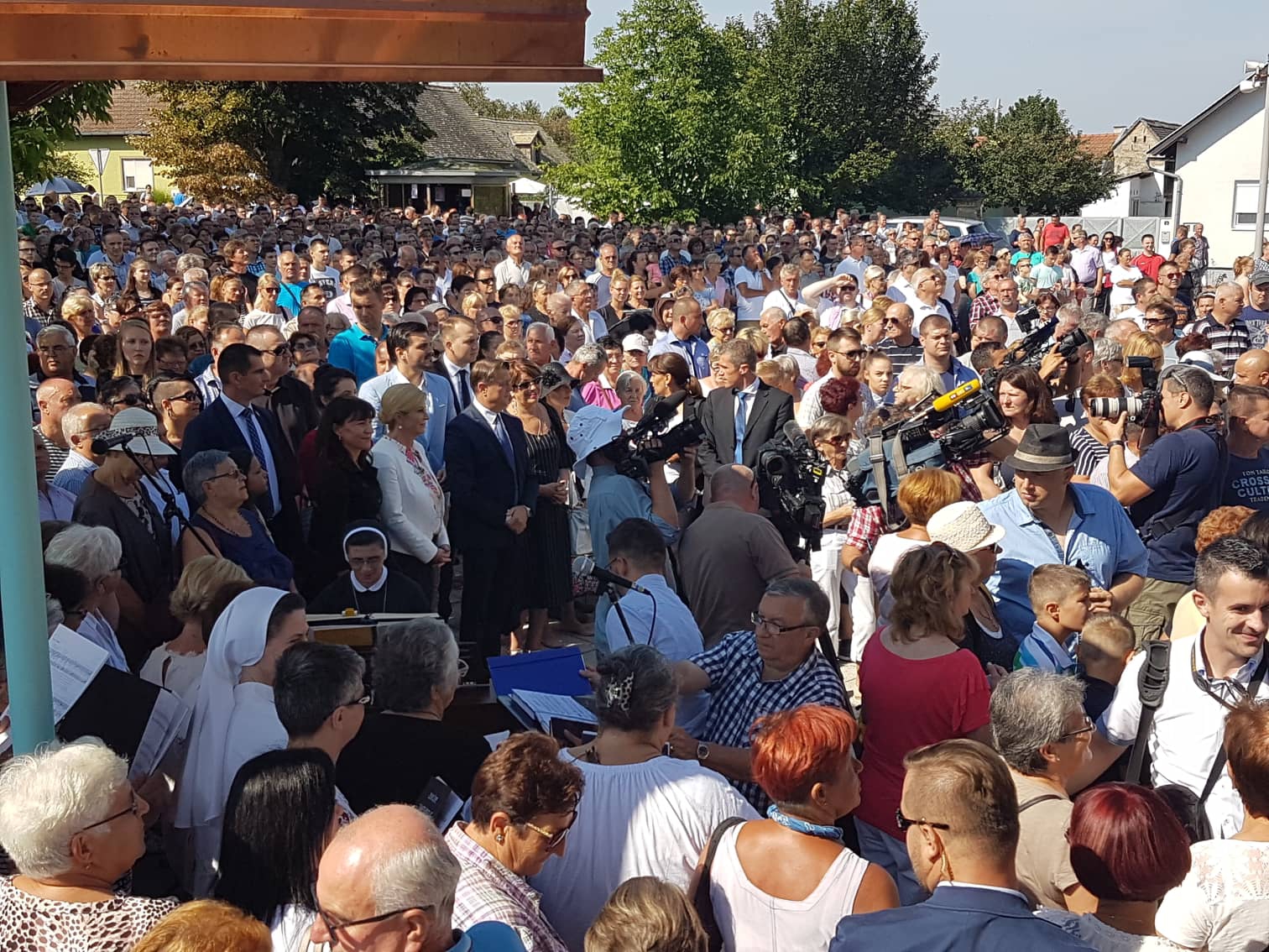 Tisuće hodočasnika u Svetištu Gospe od Utočišta u Aljmašu